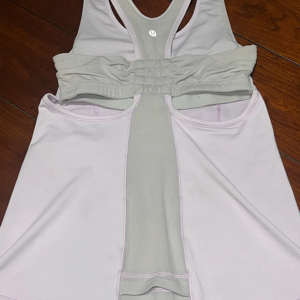 Lululemon Tank Top Size 6 Purple Gray Tone It Racerback Shelf Bra Yoga Running - Image 4