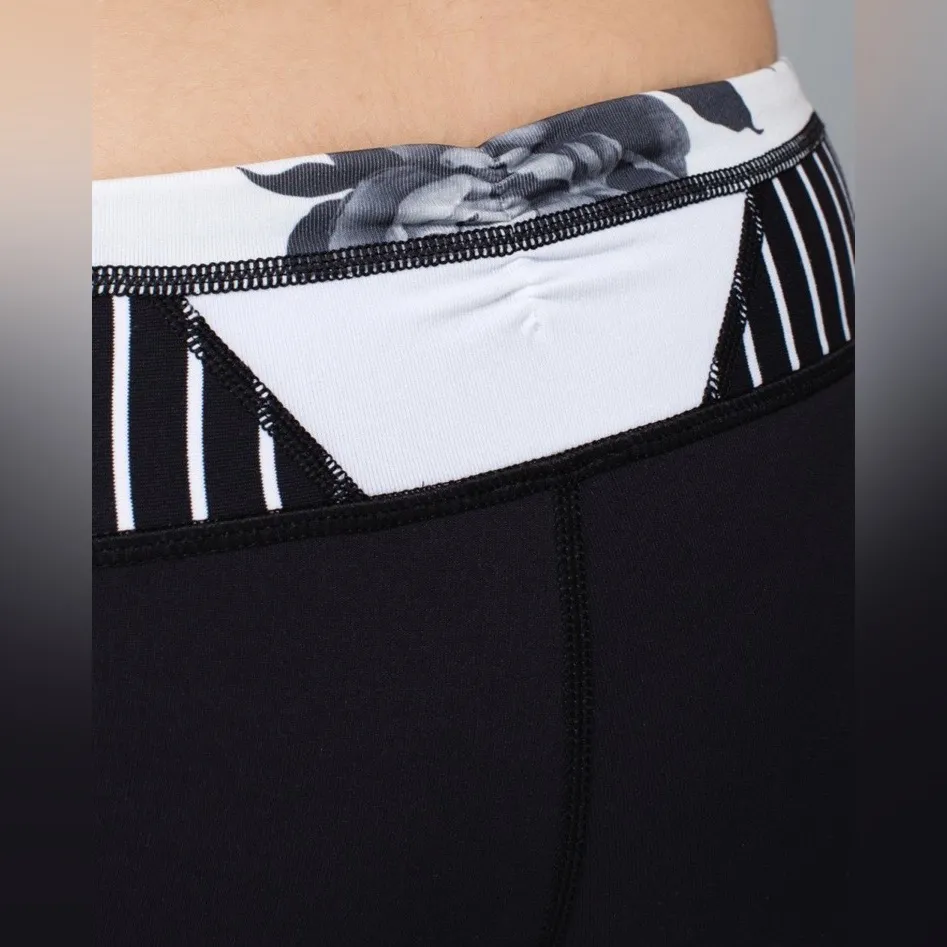 Rare Lululemon Gather & Crow Crop Full-On Luon Black / Quilt Winter 13-15 - Image 7