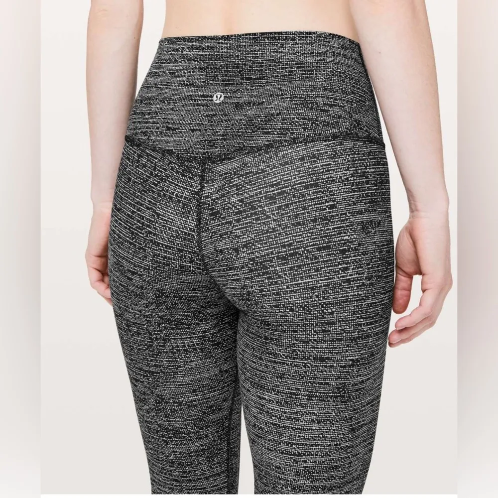 Lululemon Align Crop *21” in Twillines Ice Grey Black - Made With Nulu - Image 5