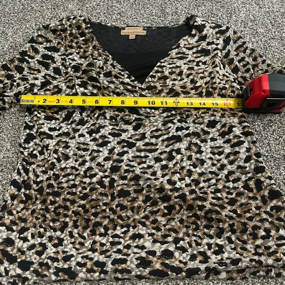 Notations brown animal leopard print 3/4 sleeve v neck blouse L - Image 6