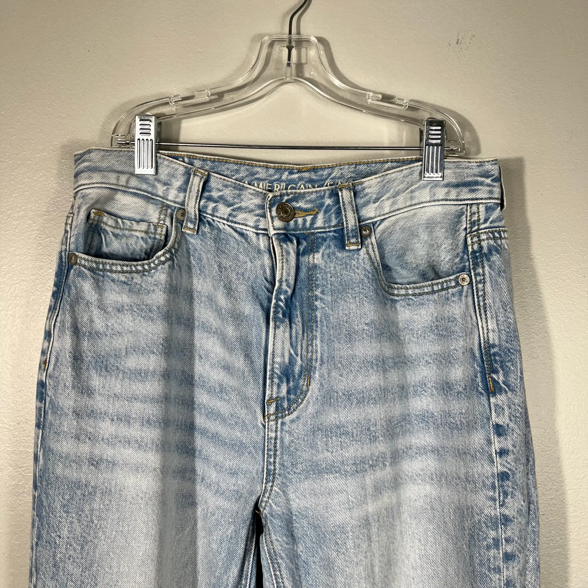 American Eagle Light Wash Distressed Ripped Relaxed Fit Mom Jeans Size 4 Regular - Image 2