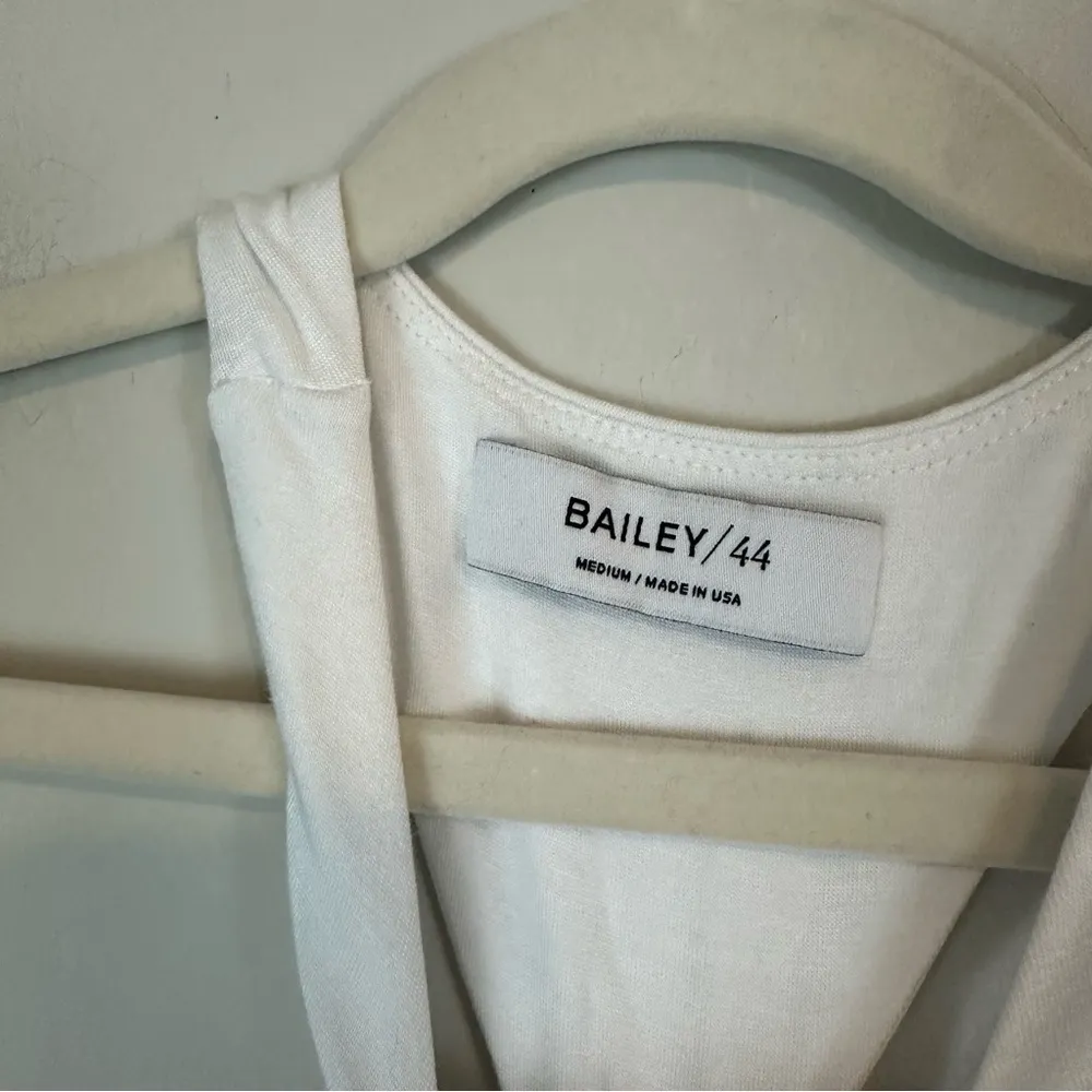 Bailey 44 | White Keyhole Halter Neck Blouse Size Medium - Image 4