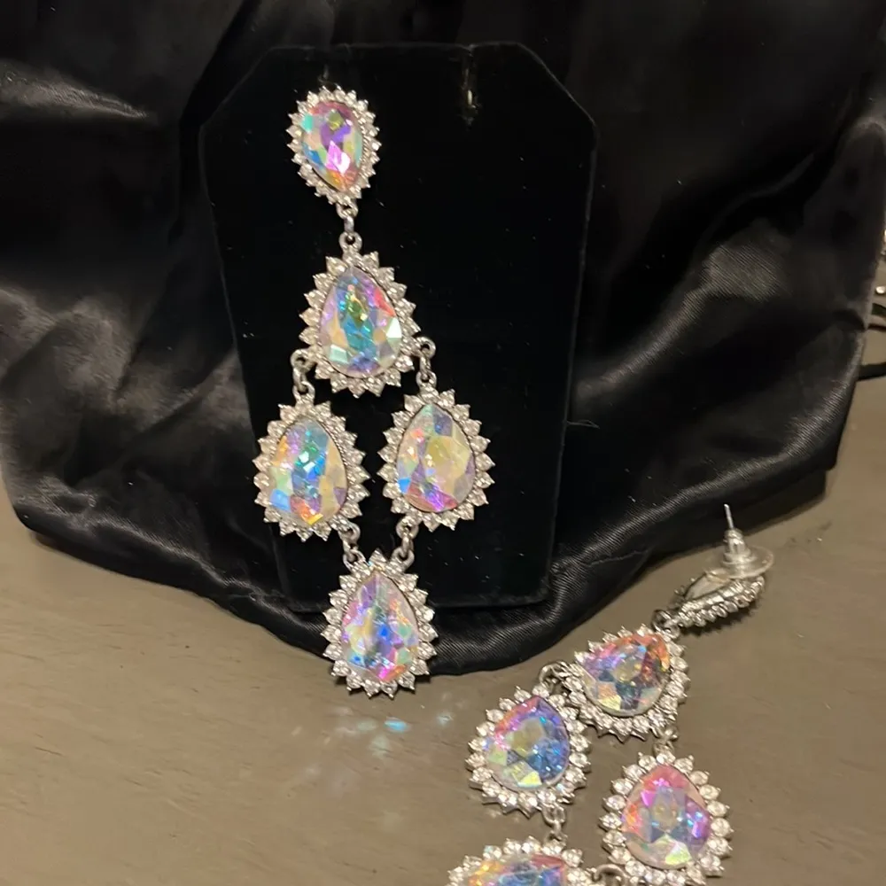 Incredible dangle solitaire earrings. The colors are amazing. Statement piece - Image 2