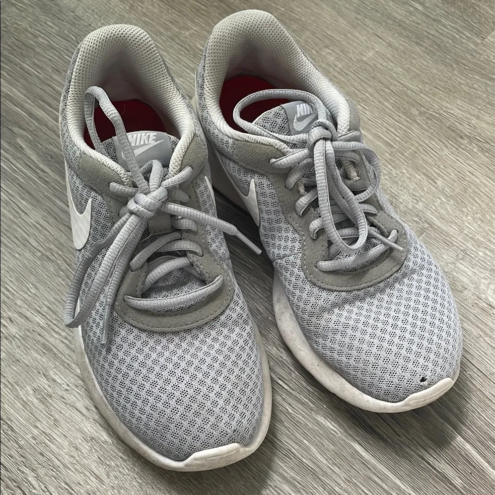 Nike Tajun sneakers size 6.5 - Image 4
