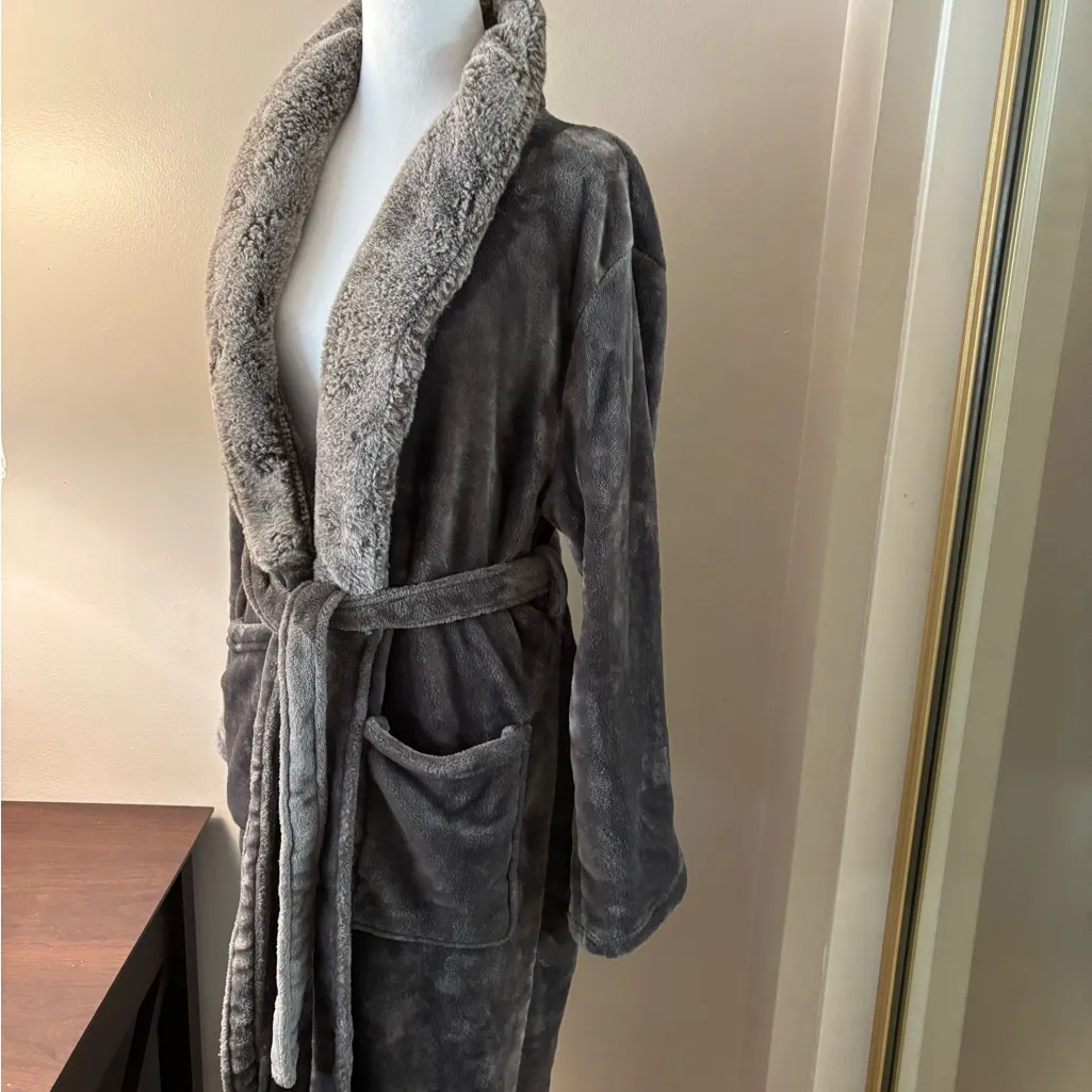 Plush Gray Robe with Faux Fur Collar (One Size) - Image 5
