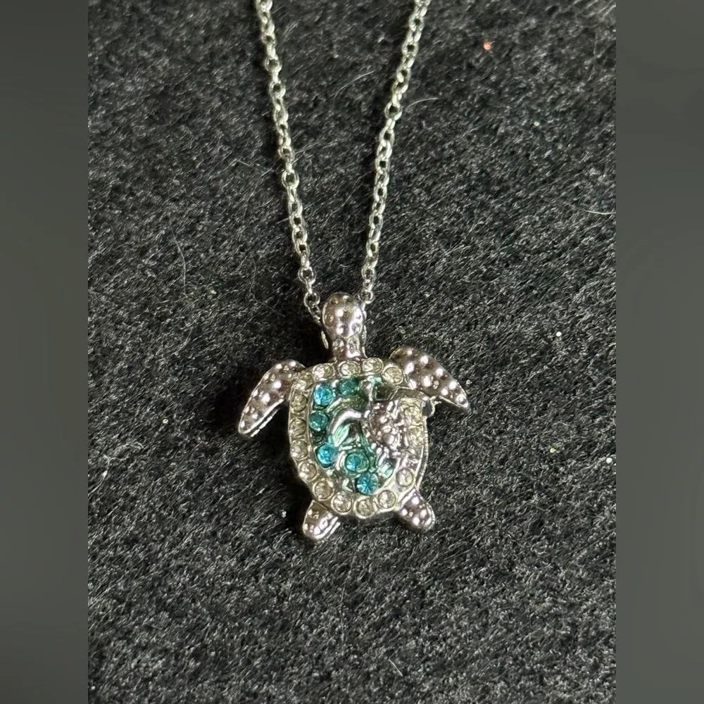 Mama Turtle with Baby Turtle on Shell Silver Chain Necklace - Image 3