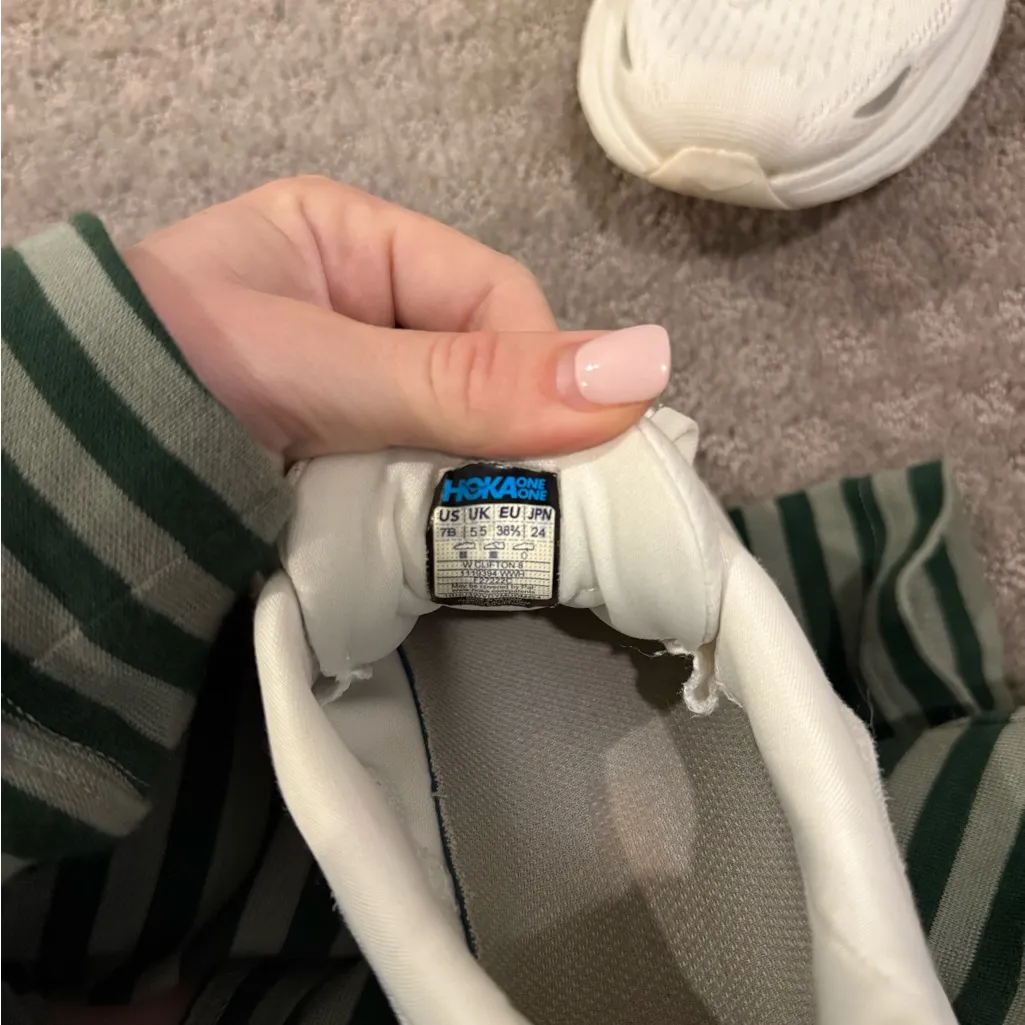 Women’s Hoka Clifton 8 White Tennis Shoes, Size 7 - Image 5