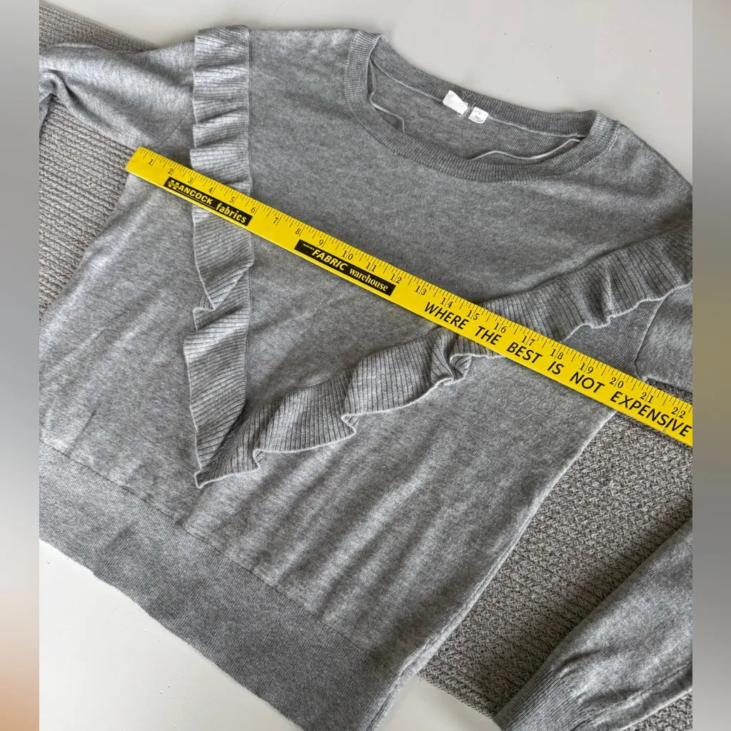 GAP Light Gray Merino Wool Blend Ruffle Detail Crewneck Sweater Size Large - Image 6