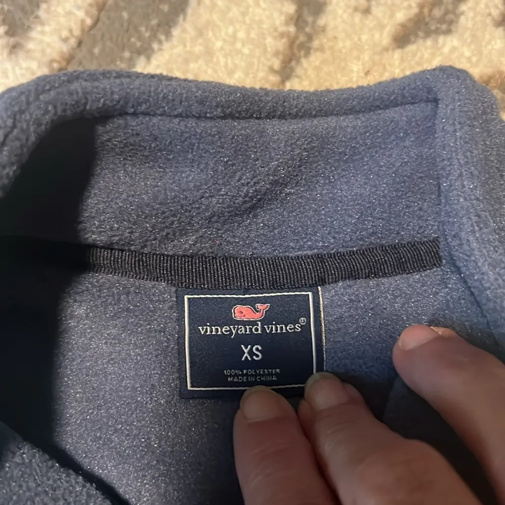 Vineyard vines fleece vest. NWOT. Size XS has pockets. Zip front. Unisex. - Image 3