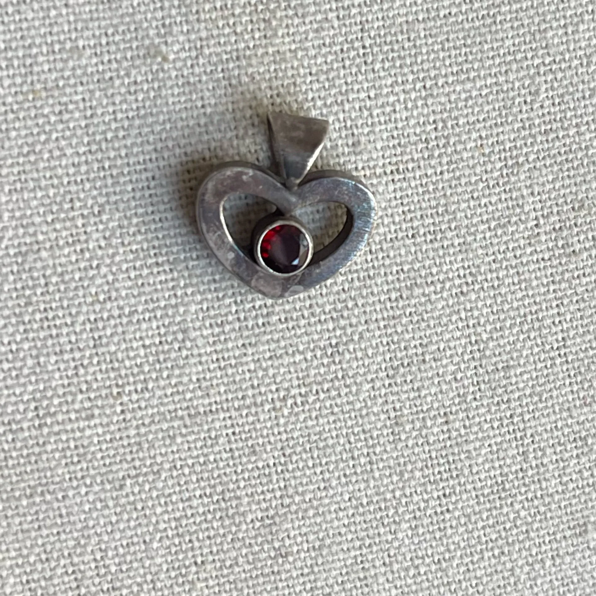 Vintage Sterling 925 silver heart pendant Red Garnet Stone Stamped - Image 2