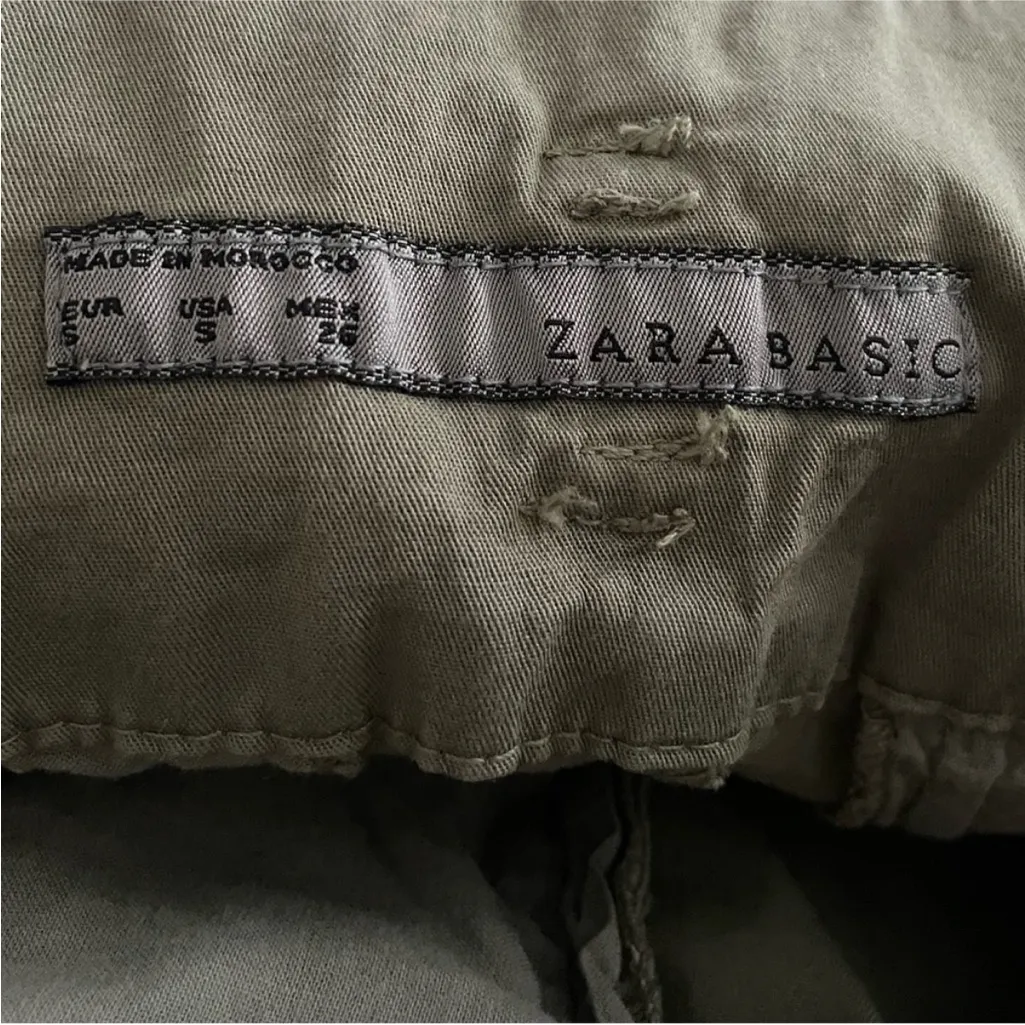 Zara Basic Green Khaki Pleated Shorts - Image 3