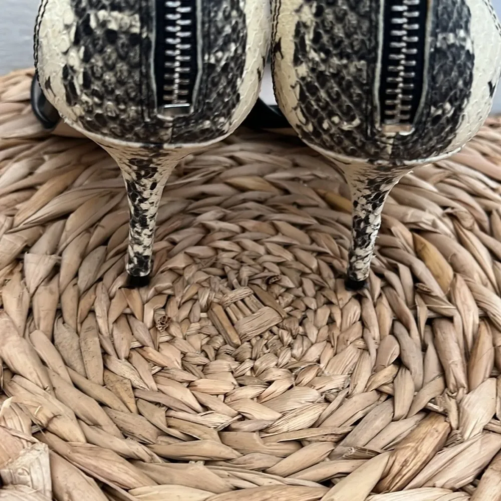 Michael Kors Black Peep Toe Heels W/ Snakeskin Ankle Cuff & Heel size us 6 - Image 6