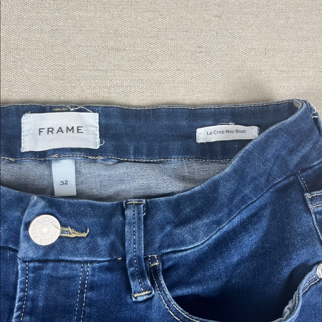 Frame Le Crop Mini Boot Jean with raw hem
Size: 32 - Image 2