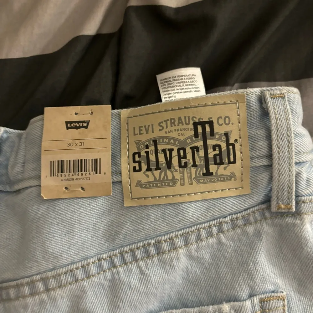 Silver Tab Levi’s ‘94 Baggy Jeans Butt Rip - Image 3