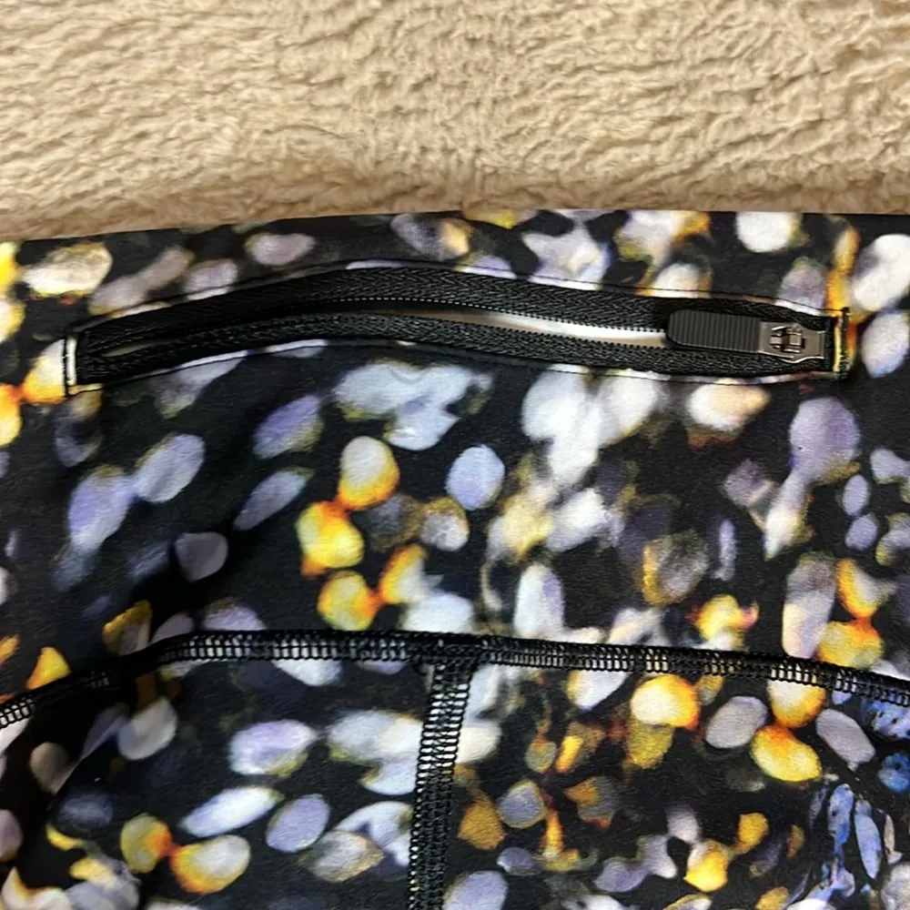 Lululemon Speed Up Tight 28” Full on Luxtreme Color: Metropolis Glow Multi 6 EUC - Image 12