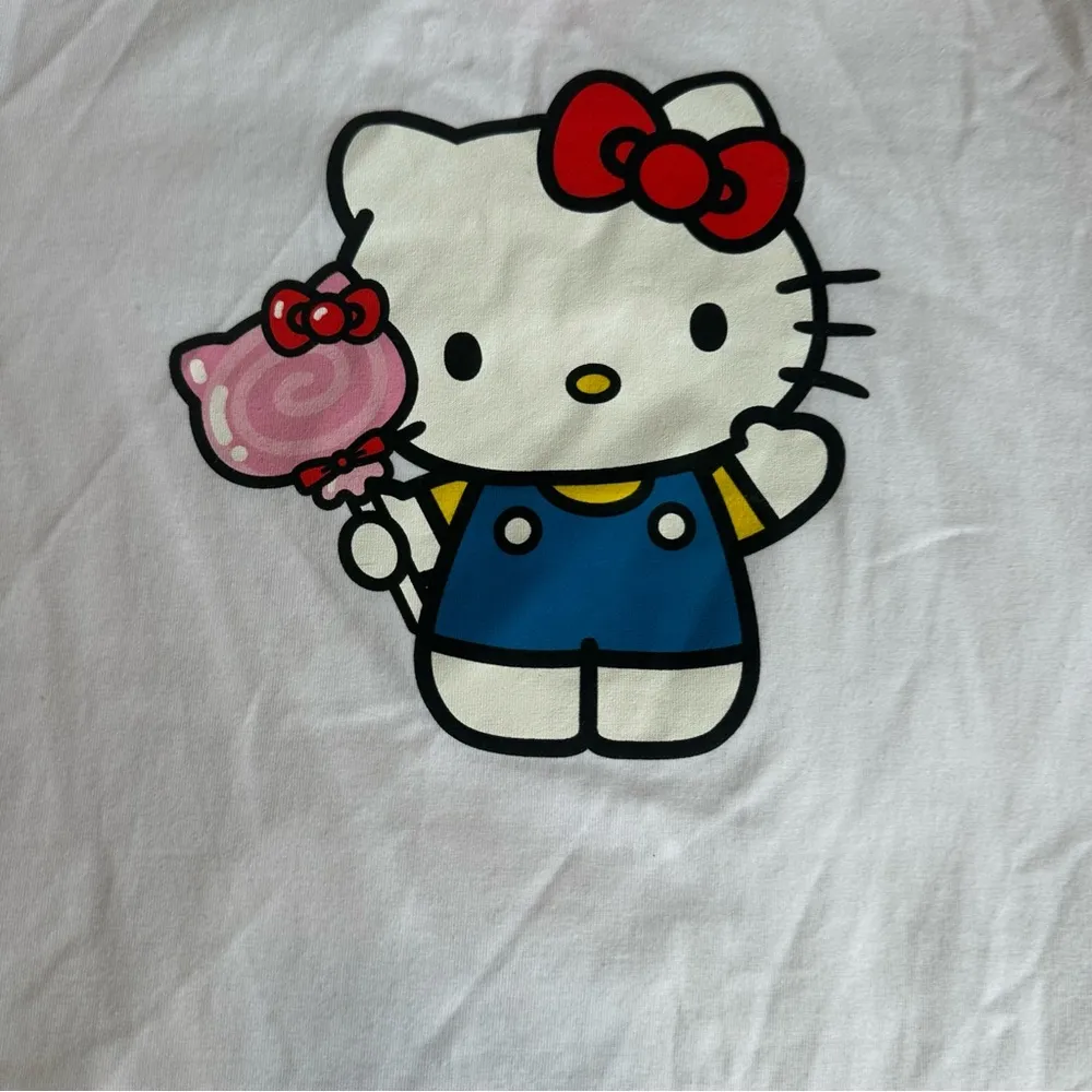 Hello Kitty Cropped T-Shirt - Image 2