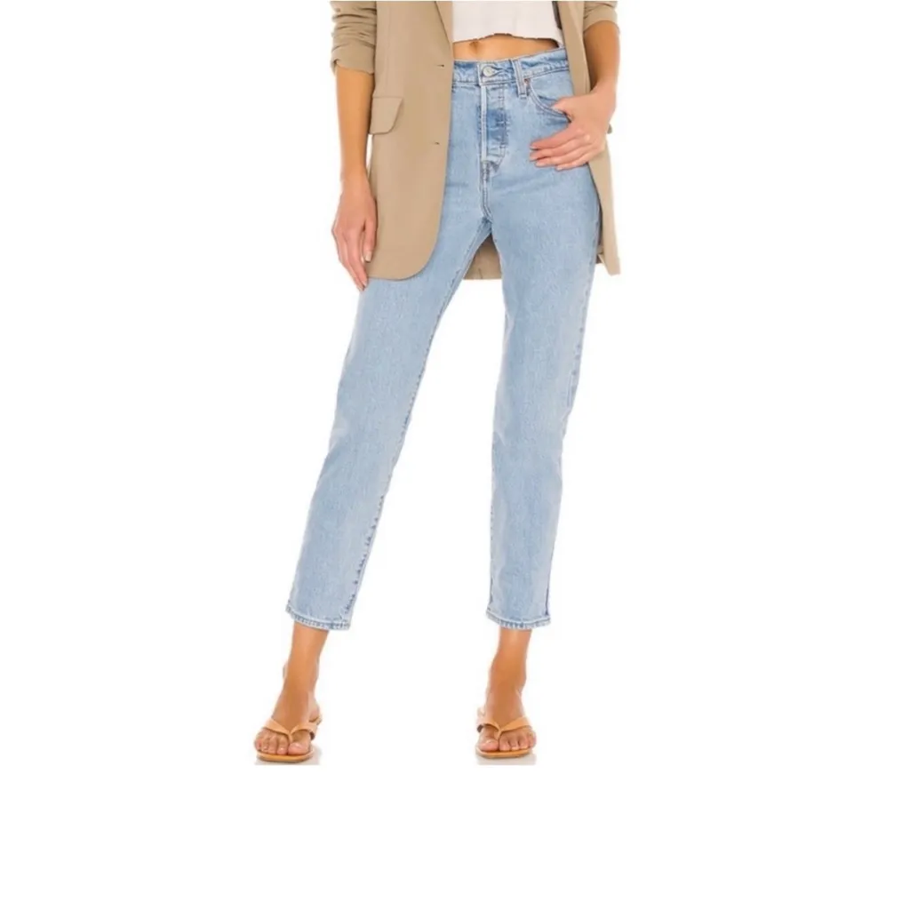 Levi’s Wedgie Icon in Tango Talks Clean Hem. $90 on Revolve website. 25” waist. - Image 3