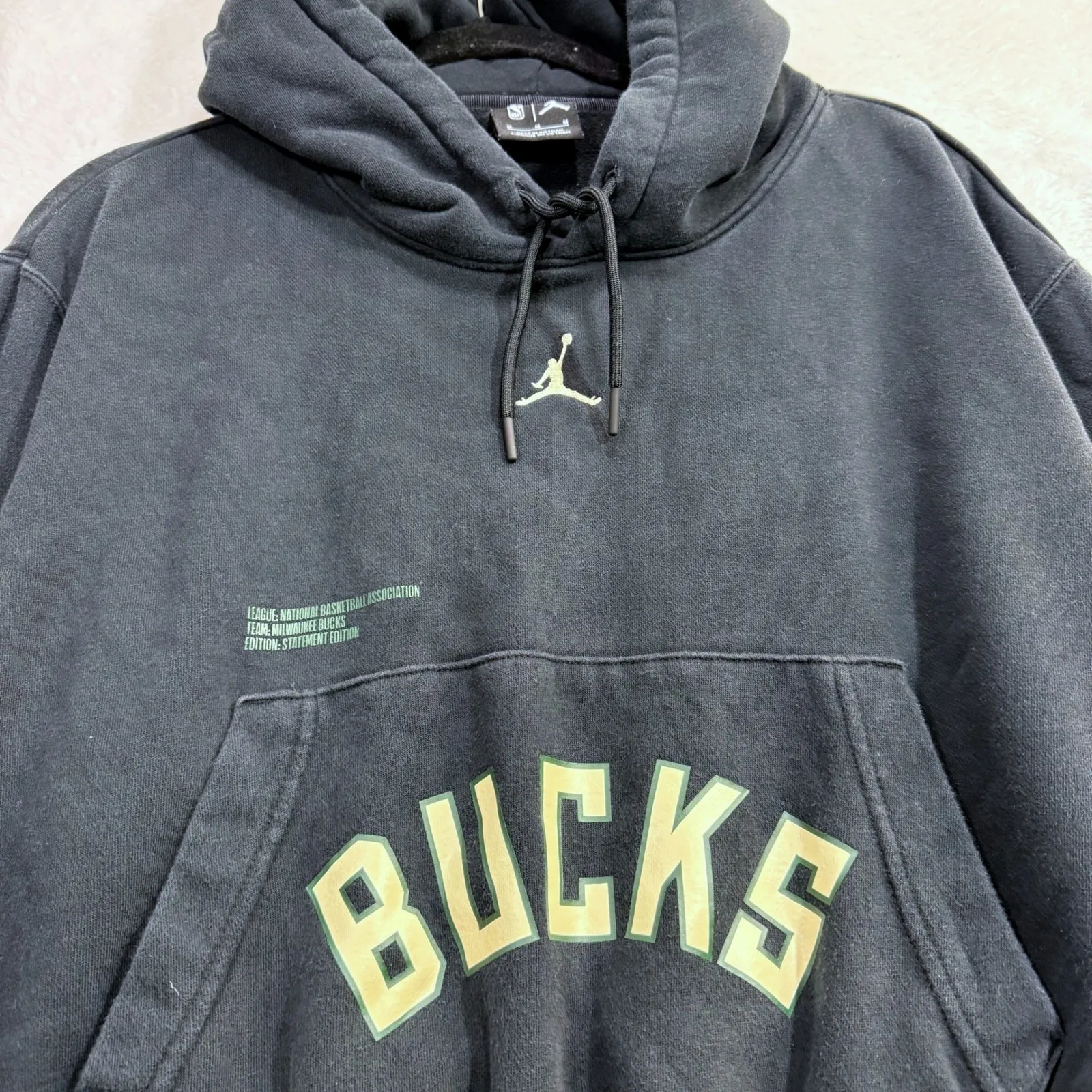 Jordan M NBA Bucks Cropped Black Hoodie Pocket Streetwear Basketball Logo Sporty - Image 3