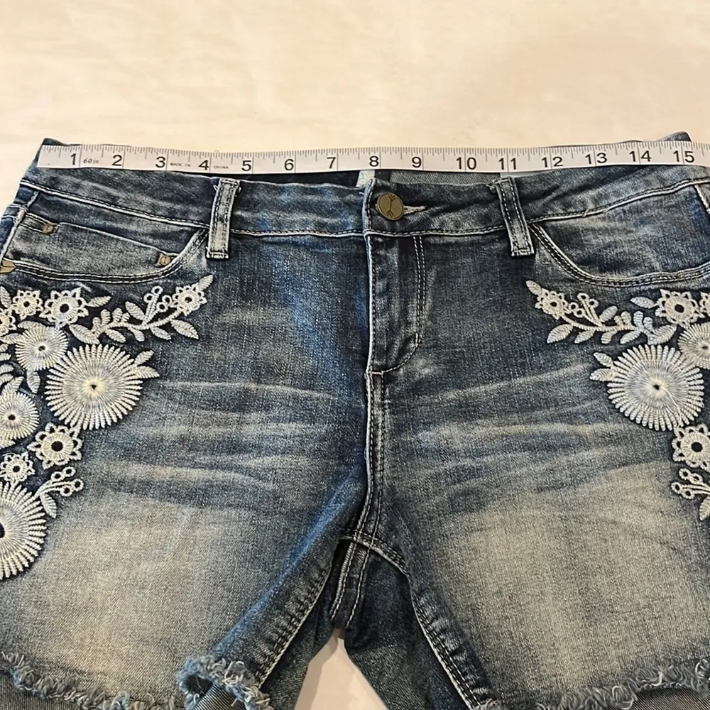 Ban-Jara Shorts Mid Rise Size 28 - Image 3