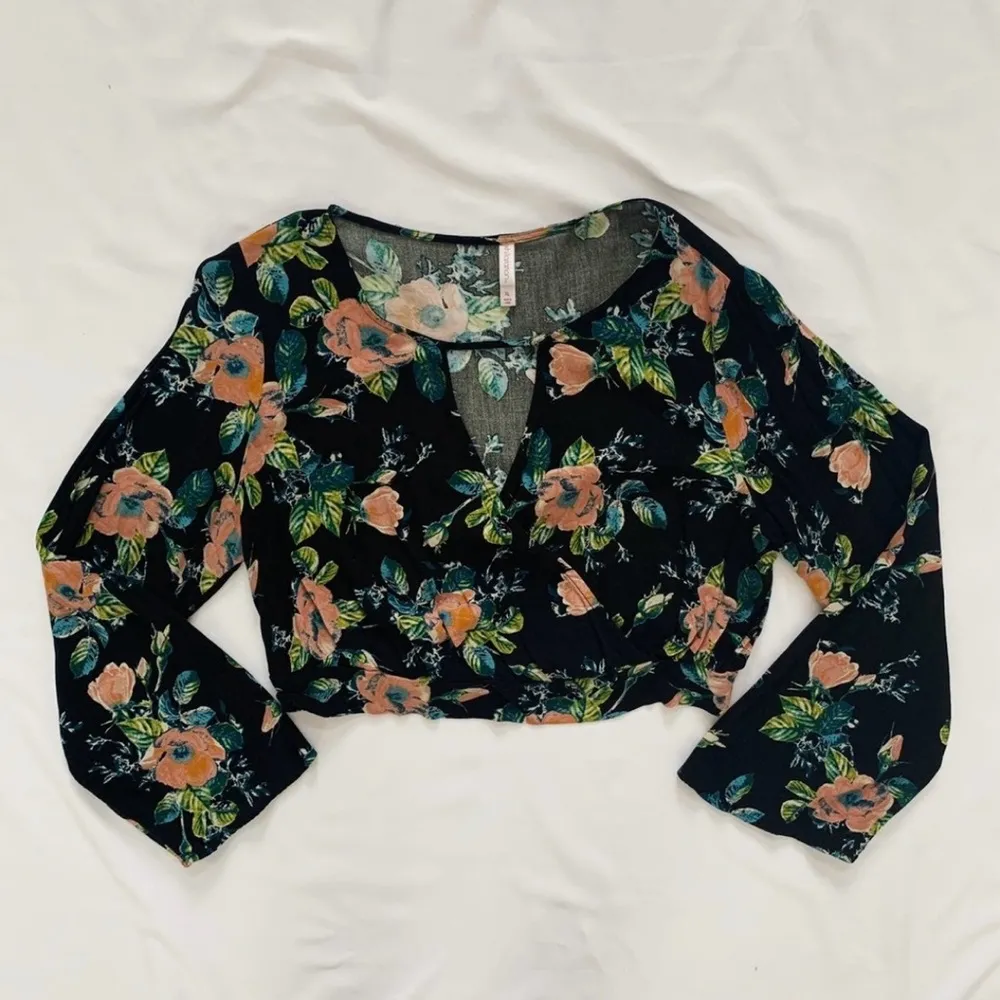 Xhilaration Floral Crop Blouse Top - Image 3