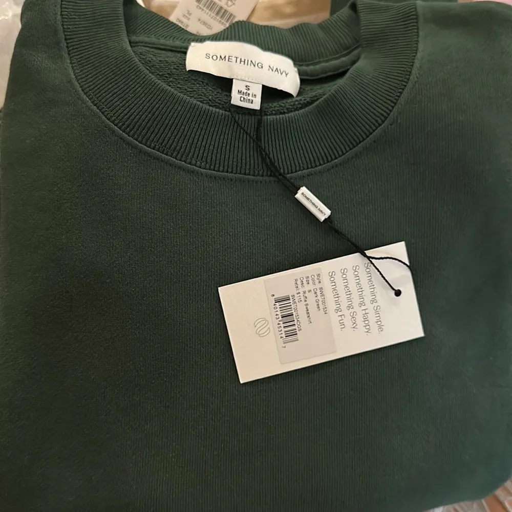 SOMETHING NAVY Green Ruffle Sweatshirt Top Sz S‎ NWT - Image 3