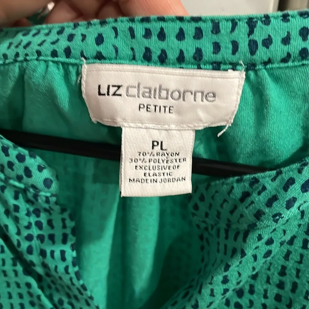 LIZ CLAIBORNE PETITE Green & Dark Blue Design Short Sleeve Top Size Petite Large - Image 3