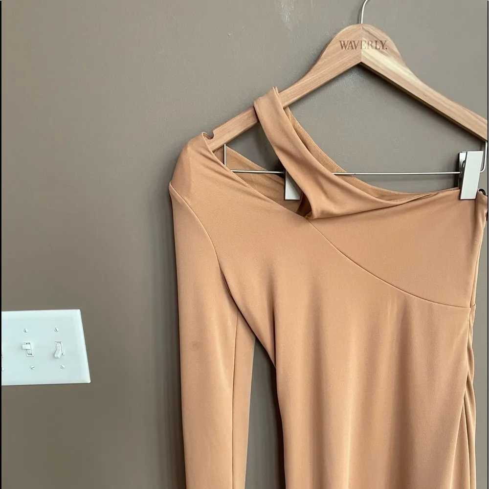 NWT NBD Devyn One Shoulder Mini Dress in Nude Size‎ Small - Image 4