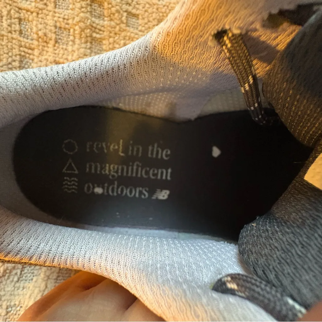 New Balance Women’s ' White and Black accents Sneakers size 8 - Image 7