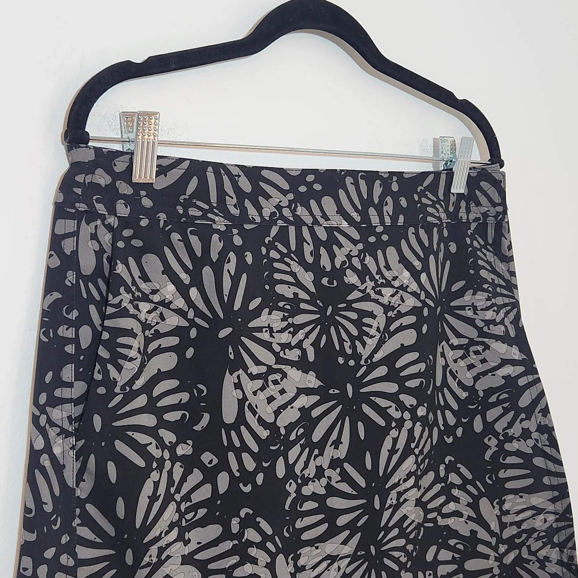 Rip Skirt Black and Gray Floral Print Mini Skirt with Wrap Styling Size Medium - Image 2