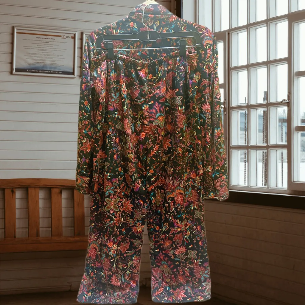 Natori Women’s Multicolor Floral Satin Loungewear pajama set size M Black Size M - Image 4