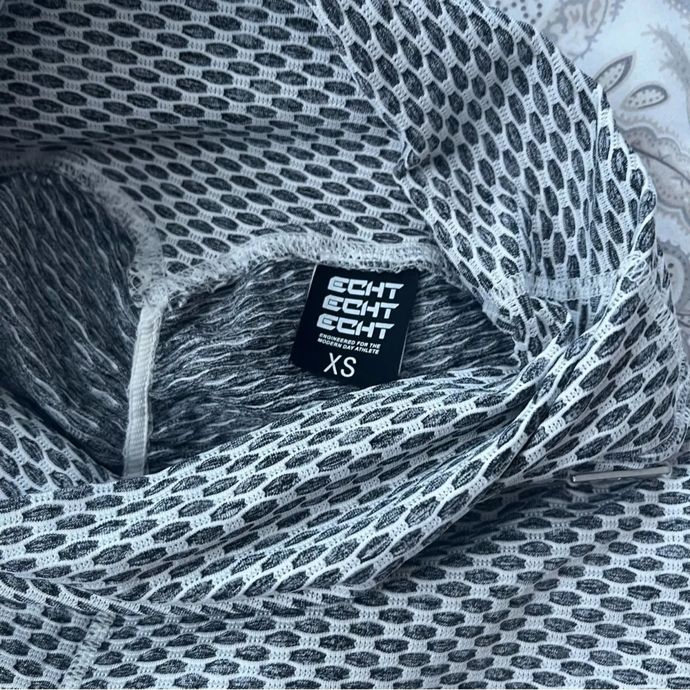 Echt athletic leggings size small - Image 3