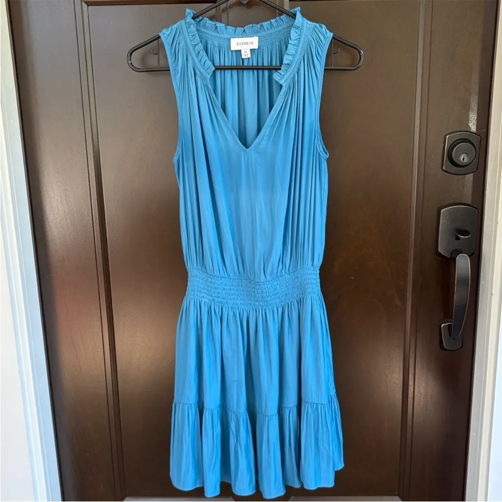 EUC Evereve Sleeveless Smocked Waist
Ruffle Neck Dress Blue Size XS - Image 3
