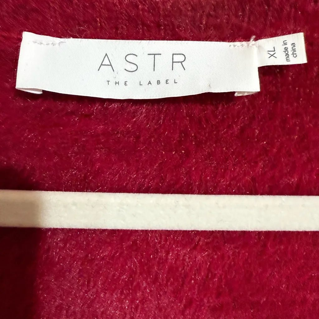 ASTR Wine Red Fuzzy Crop Sweater Women's Sz XL Minimalist Soft Girl Era - Image 4