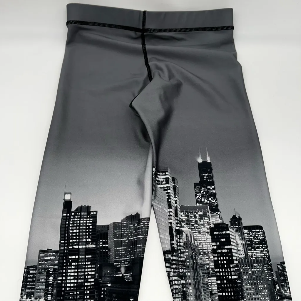 Terez Peloton Chicago Black and Gray w/Chicago Cityscape Leggings-Size S - Image 6