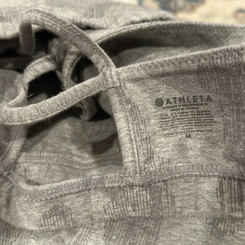 ATHLETA SANDBAR BE PRESENT CAPRI GRAY CAPRI CROPPED TWO PIECE LEGGING SET - Image 10