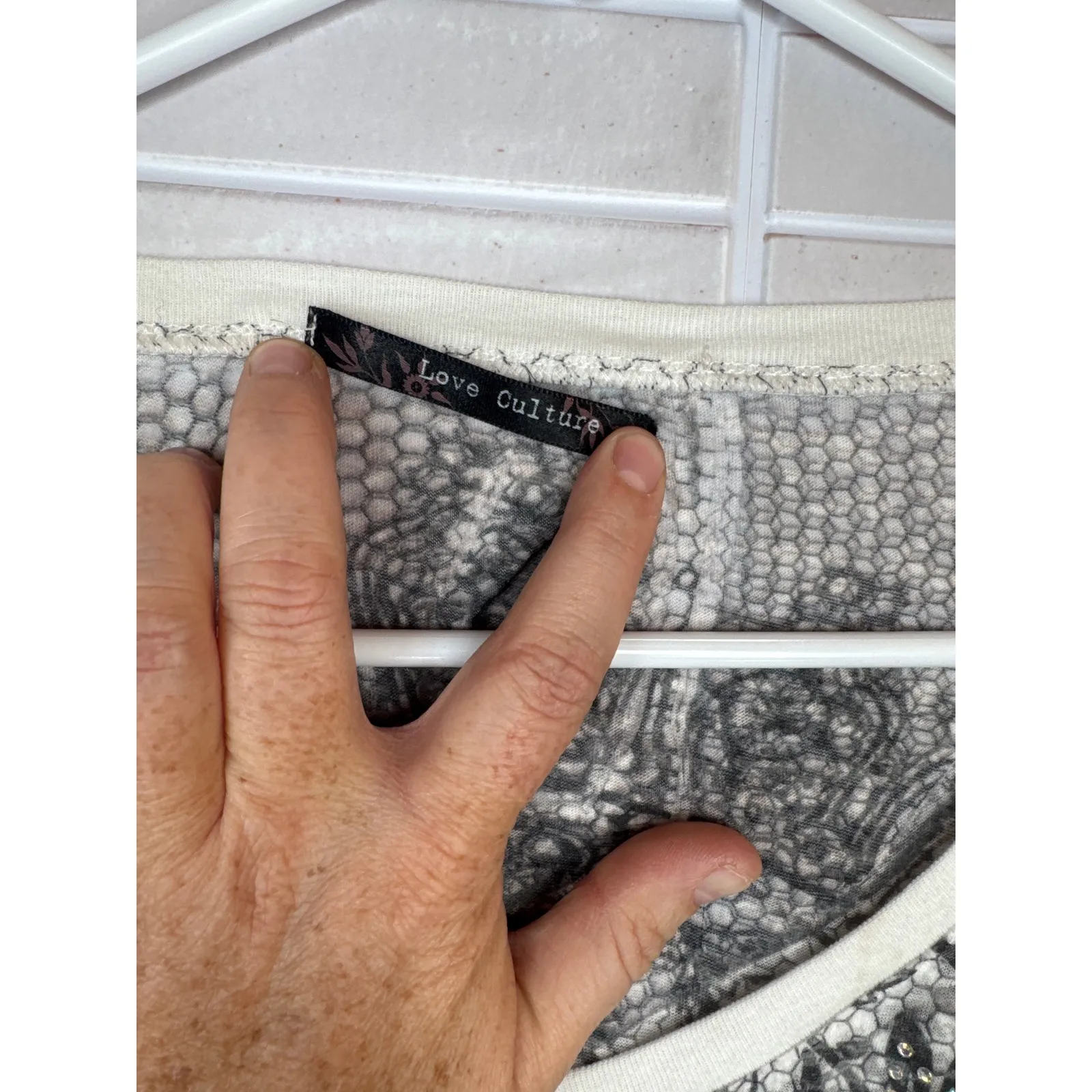 Love Culture Mesh Long Sleeve Top - White - V Neck - S/M Fitted - Image 4