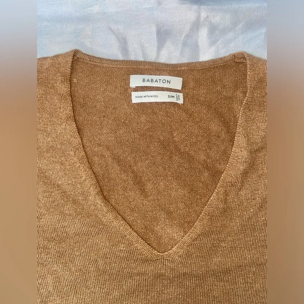 aritzia babaton brown v neck wool/linen blend sweater with pockets - Image 2