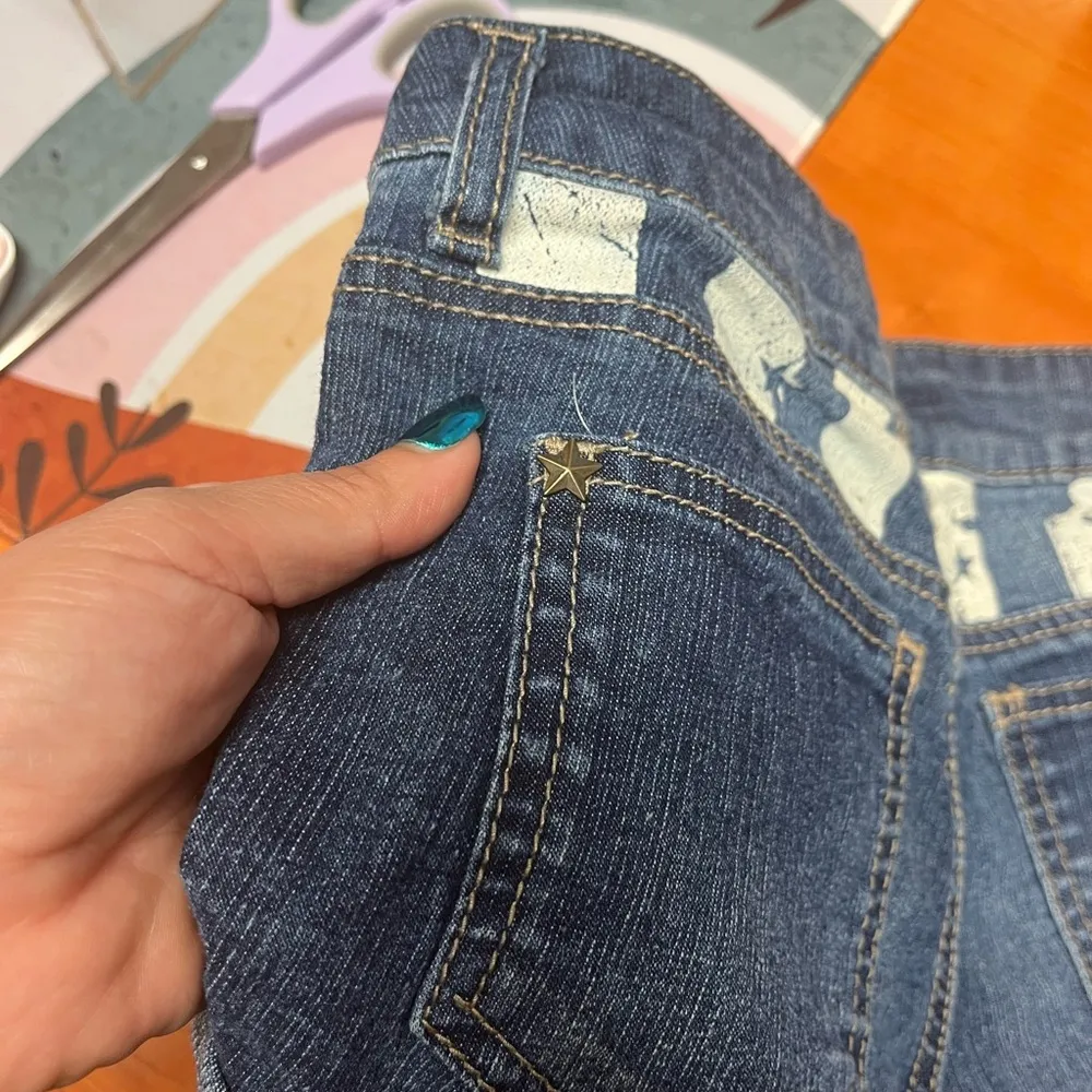 L.E.I. Ashley Low Rise Distressed Jean Shorts Size 3 Patriotic Star Print Pocket - Image 4