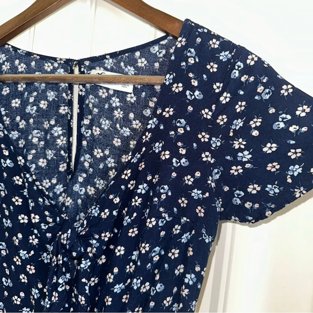 Hollister, navy floral tie front short sleeve shorts romper women small - Image 3