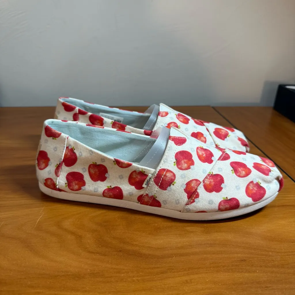 Toms x Once Upon A Farm Limited Edition Alpargata Slip On Shoe Apple Print W9 - Image 3