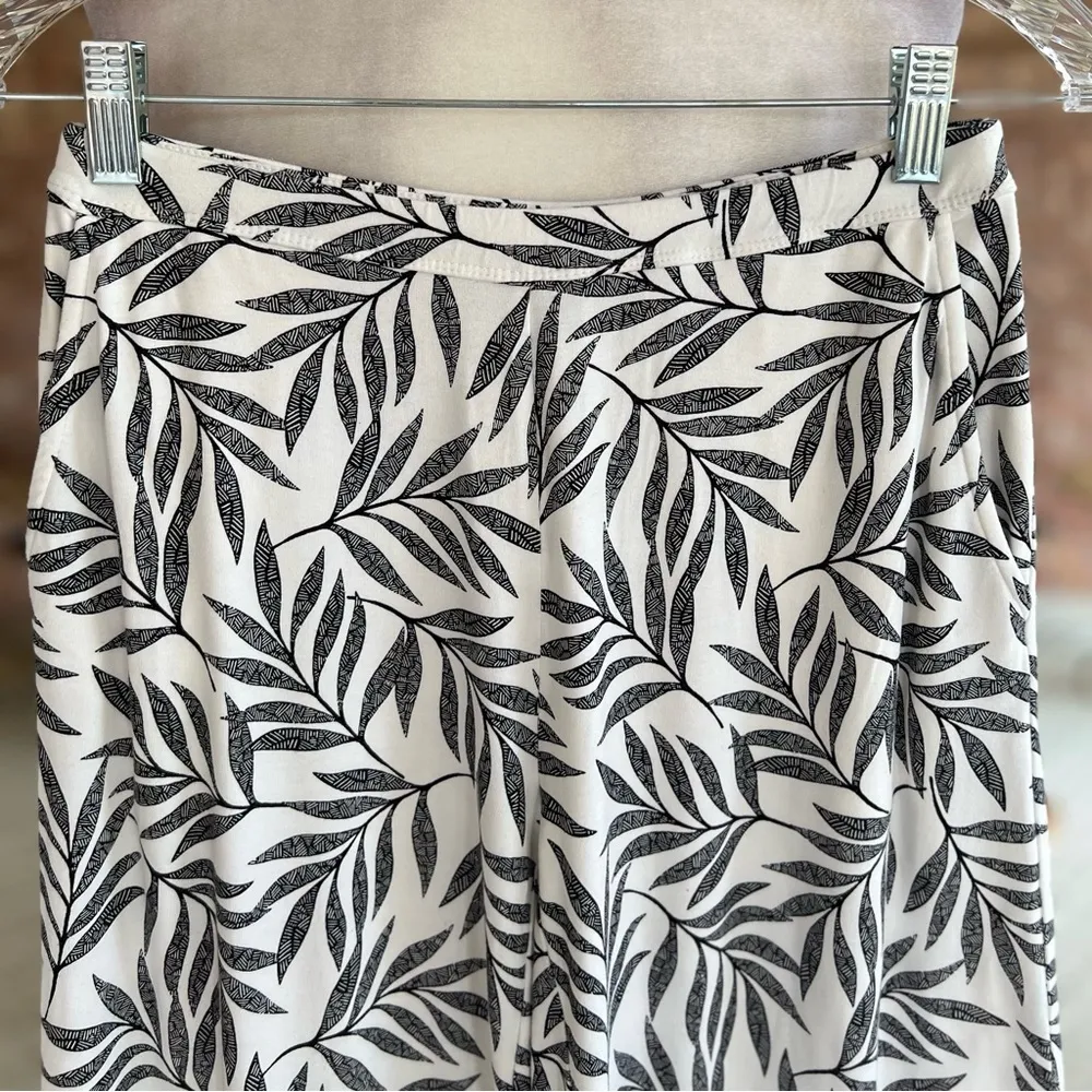 J. Jill Wearever Floating Palm Pants Cropped Full Leg White Black XS Palazzo - Image 5