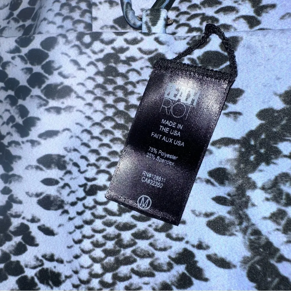 Beach Riot NWT SNAKE PRINT SPORTS BRA IN BLUE SNAKE - Image 3