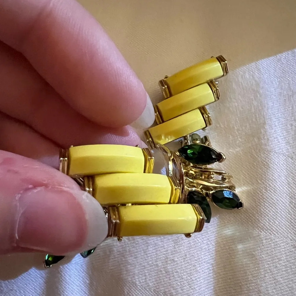 Vintage elegant Mac Allan clip on earrings bundle of 2 Green - Image 5