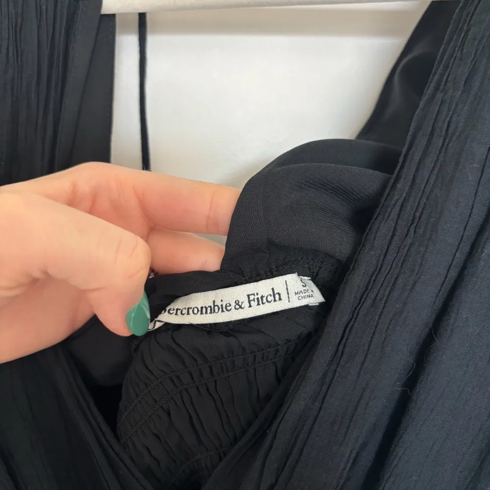 Abercrombie & Fitch Smocked Plunge Crinkle Mini Dress - Image 3