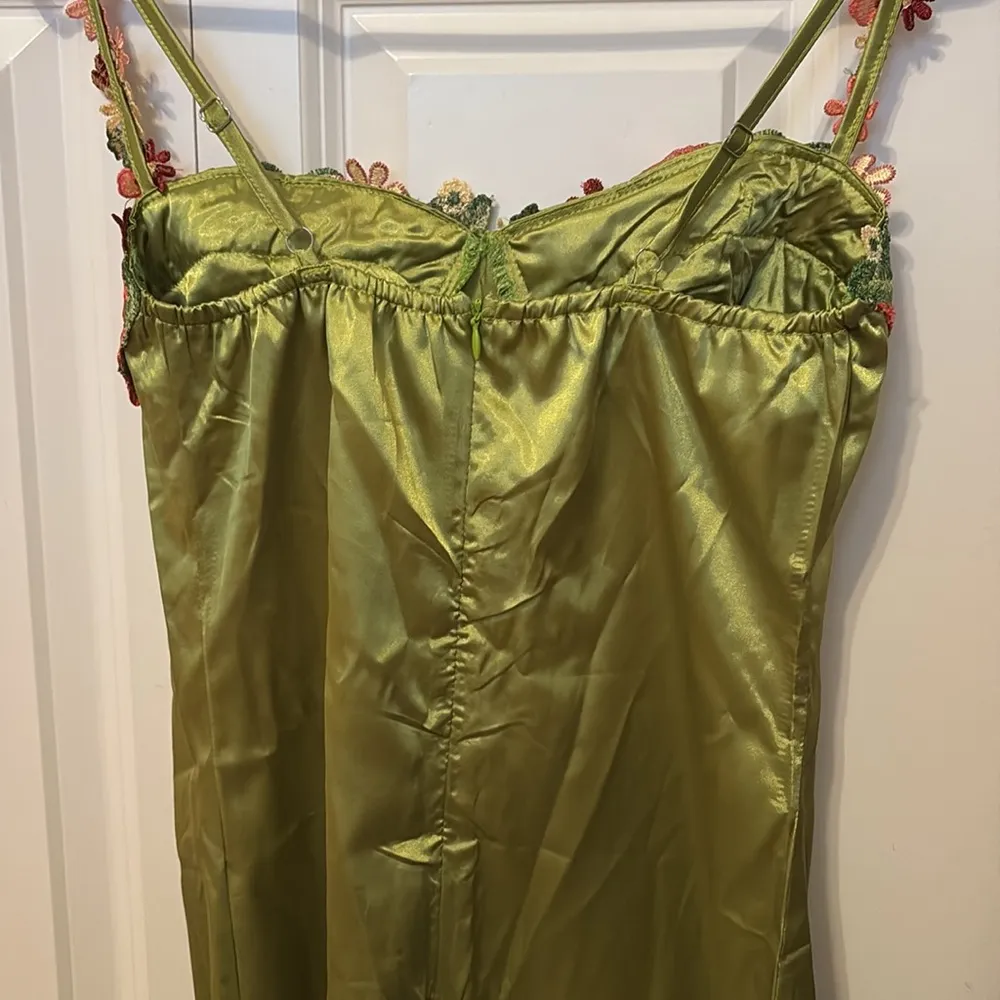 Green satin floral dress - Image 4