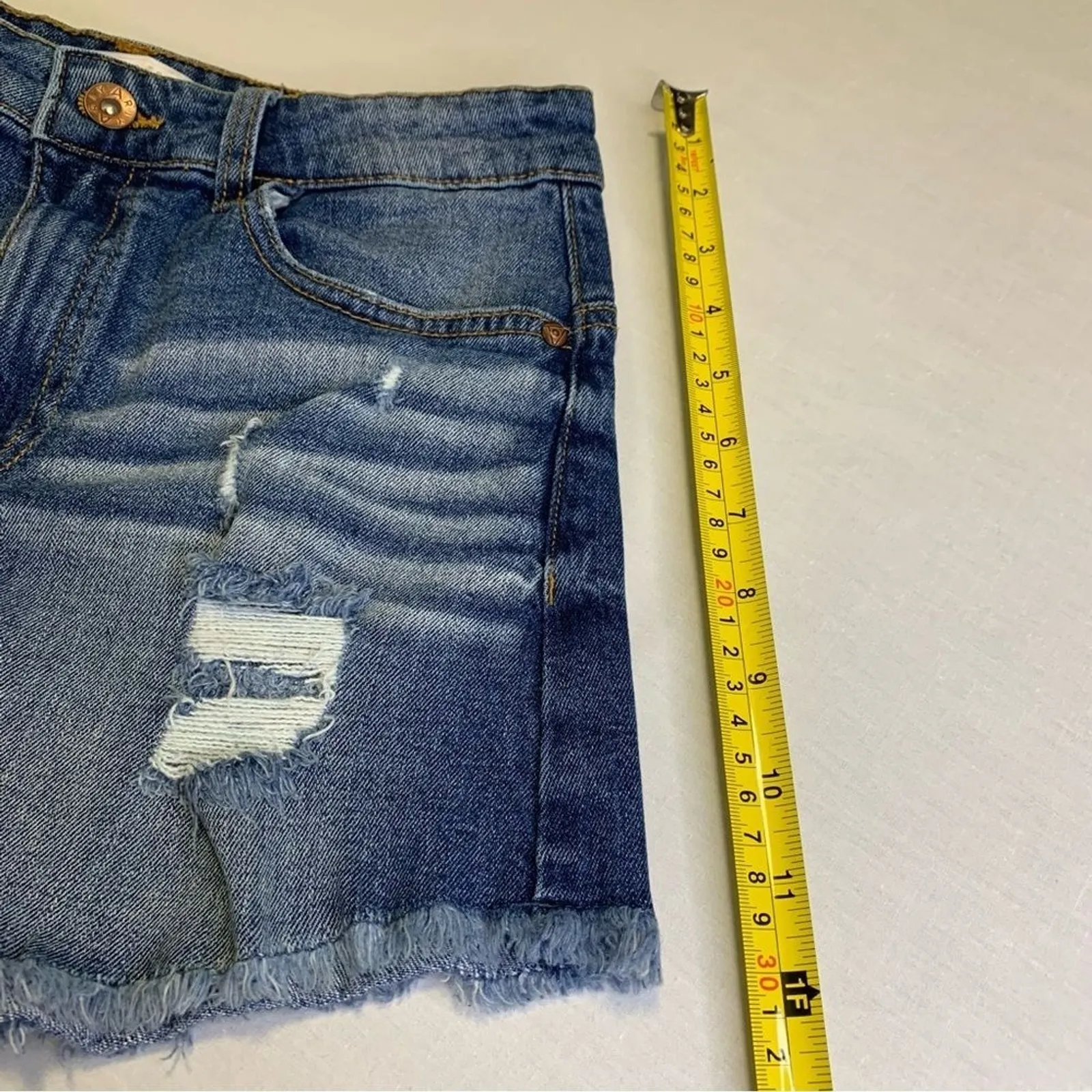 Ariya Juniors Shorts Trendy Med Wash Distressed Mid Rise Raw Hem Denim Jeans 7 # Blue Size 28 - Image 6