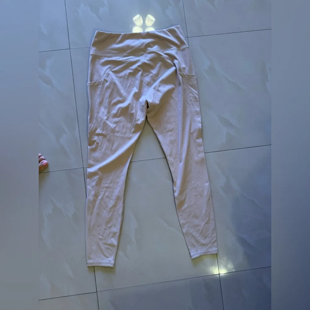 Leggings women's NWT Beige  yoga pants style Pockets Size XL Sport Waistband - Image 3