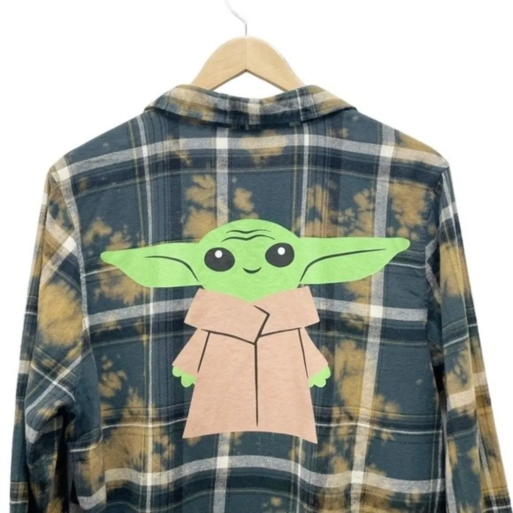 Star Wars Top The Mandalorian Grogu Baby Yoda Plaid Grunge Flannel Size Large - Image 3