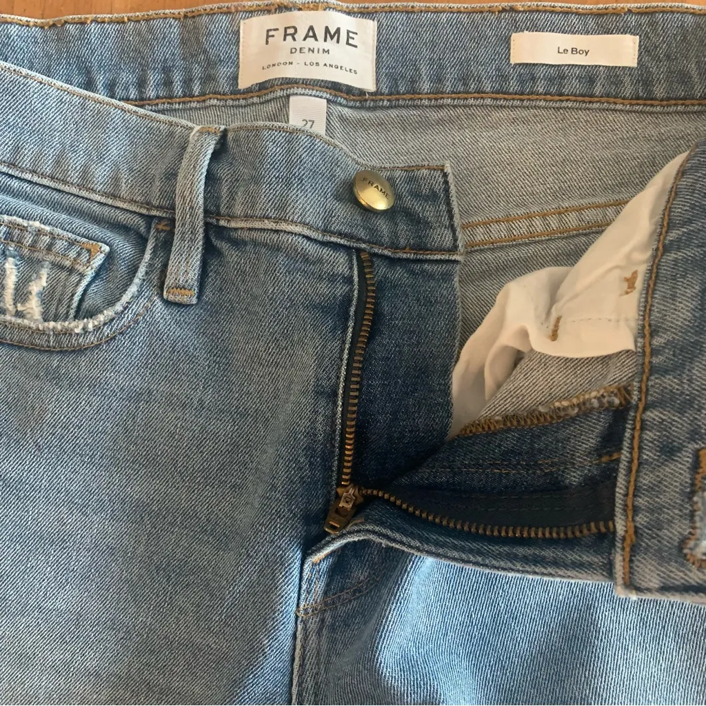 EUC FRAME Le Boy Boyfriend Fit Released Step Hem Lakeland Wash Jeans Size 27 - Image 4