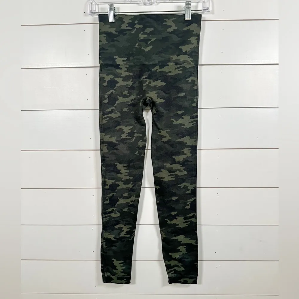 Spanx Seamless Dark Green Camo Leggings, EUC, Size Medium, MSRP $68 - Image 5